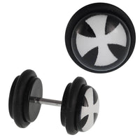 Load image into Gallery viewer, Fake Piercing Plug schwarz + Zeichen weiß halbrunde Enden Gummiring 7 mm - chic - net.de
