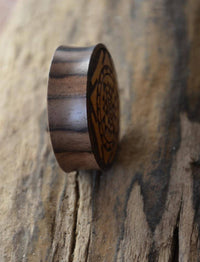 Load image into Gallery viewer, Flesh Plug Holz Sri Yantra hell dunkel double flared - chic - net.de
