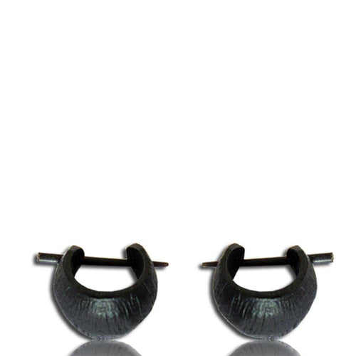 Holz Pin Ohrringe Creolen breit schwarz raue Oberfläche Rillen 16 mm - chic - net.de
