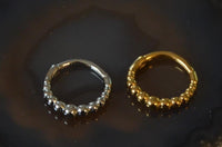Load image into Gallery viewer, Klapp Segmentring Piercing Kugeln Edelstahl Gold PVD - chic - net.de
