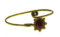 Load image into Gallery viewer, Messing Armreif antik gold Rubin pink Kugeln Blume - chic - net.de
