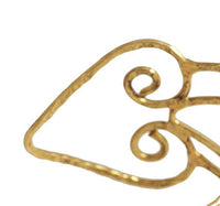 Cargar imagen en el visor de la galería, Messing Armreif antik golden filigran gehämmert Herz Blume groß 50mm breit - chic - net.de
