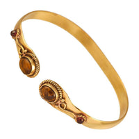 Load image into Gallery viewer, Messing Armreif antik golden oval Schnörkel kleiner runder Stein verstellbarTribal Schmuck - chic - net.de
