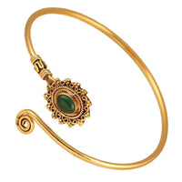 Load image into Gallery viewer, Messing Armreif antik golden ovaler grüner Onyx Schnörkel Stern verstellbar - chic - net.de
