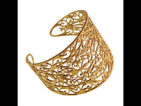Load image into Gallery viewer, Messing Armreif antik golden rund breit Schnörkel Herzen verstellbarTribal Schmuck - chic - net.de
