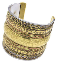 Load image into Gallery viewer, Messing Brass Armreif Seile Wellen Blume oxidiert gold breit nickelfrei antik Seile Tribal Schmuck - chic - net.de
