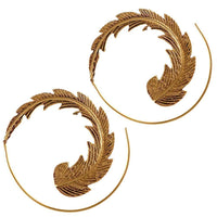 Load image into Gallery viewer, Messing Ohrringe fein golden Spiralen Feder plastisch Rillen oxidiert antik - chic - net.de
