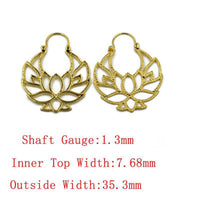 Load image into Gallery viewer, Messing Ohrringe gold Lotus Blume Bügel Pünktchen - chic - net.de
