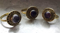 Load image into Gallery viewer, Messing Ringe Amethyst rund Seil Dreiecke antik golden verstellbar Tribal Schmuck - chic - net.de
