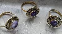 Load image into Gallery viewer, Messing Ringe Amethyst rund Seil Dreiecke antik golden verstellbar Tribal Schmuck - chic - net.de
