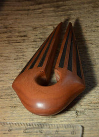Load image into Gallery viewer, Ohrgewicht Sawoholz Pfeil 14mm Piercing Streifen - chic - net.de
