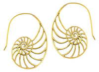 Load image into Gallery viewer, Ohrhänger oval Schneckenmuschel gewölbt Messing antik golden Tribal Ohrringe gestanzt - chic - net.de
