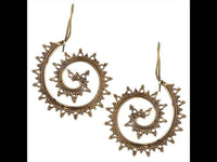 Load image into Gallery viewer, Ohrringe Spirale Kreise Pyramiden Rinne Messing antik golden Tribal Brass Ohrhänger - chic - net.de
