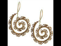 Load image into Gallery viewer, Ohrringe Spirale liegende Spiralen Rinne Messing antik golden Tribal Brass Ohrhänger - chic - net.de
