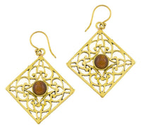 Load image into Gallery viewer, Ohrringe Tigerauge Karo Ornamente glänzend Messing antik golden Tribal 40 mm - chic - net.de
