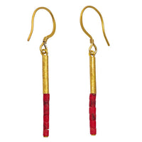 Load image into Gallery viewer, Ohrringe vergoldet Jaspis Stab gebürstet 925 Silber rot 26 mm Goldschmiedearbeit - chic - net.de
