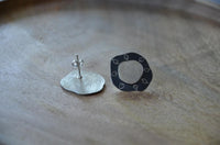 Load image into Gallery viewer, Ohrstecker 925 Sterling Silber Scheibe schwarz Blätter - chic - net.de

