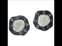 Load image into Gallery viewer, Ohrstecker 925 Sterling Silber Scheibe schwarz Blätter - chic - net.de
