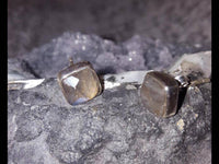 Load image into Gallery viewer, Ohrstecker Mondstein Quadrat 8 mm 925er Sterlingsilber Rand facettiert weiß gewölbt - chic - net.de
