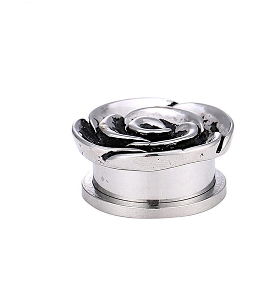 A Plug Schraubplug Edelstahl silber Rose Blüte groß ribbed, featuring a silver rose blossom with detailed dark accents, displayed on a white background—ideal for a striking lobe piercing.