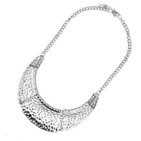 Load image into Gallery viewer, Schmuckset Ohrringe Kette Collier gehämmert silbern Brass Tropfen Sichel - chic - net.de

