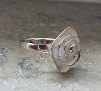 Load image into Gallery viewer, Silberring weiß oxidiert Glitzer Rose Ringe Damen - chic - net.de
