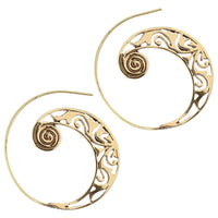 Load image into Gallery viewer, Spiralen Ohrringe antik golden Messing mit breit gestanztem Tribal Muster Spirale - chic - net.de
