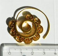 Cargar imagen en el visor de la galería, Spiralen Ohrringe antik golden Messing mit verschlungenen Verzierungen Tribal - chic - net.de
