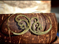 Cargar imagen en el visor de la galería, Spiralen Ohrringe Brass Punkte drei Spiralen antik golden Tribal Piercing - chic - net.de
